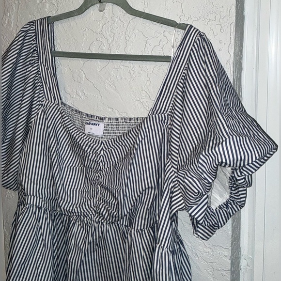 Old Navy Striped Navy Blue and White Women's Top (NWOT) - Picture 4 of 7